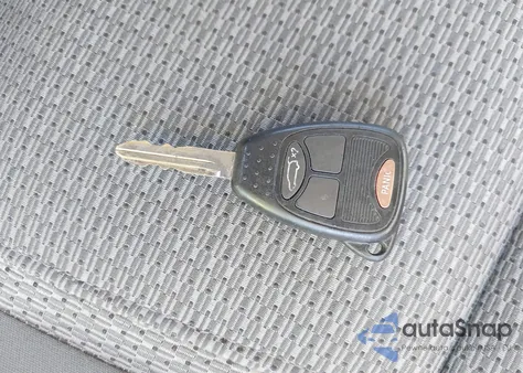 2006 Jeep Commander из США, поврежденный, VIN 1J8HG48K46C255259